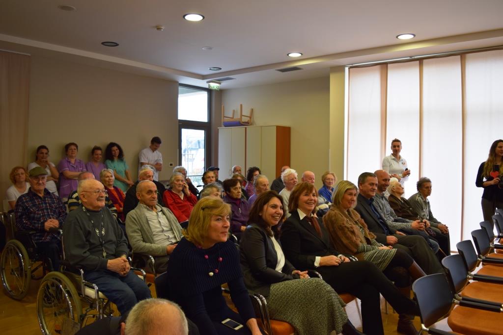 Gledatelje smo uveselili i pjesmama „Marina, Marina, Marina“ i „Sve ptičice iz gore“.